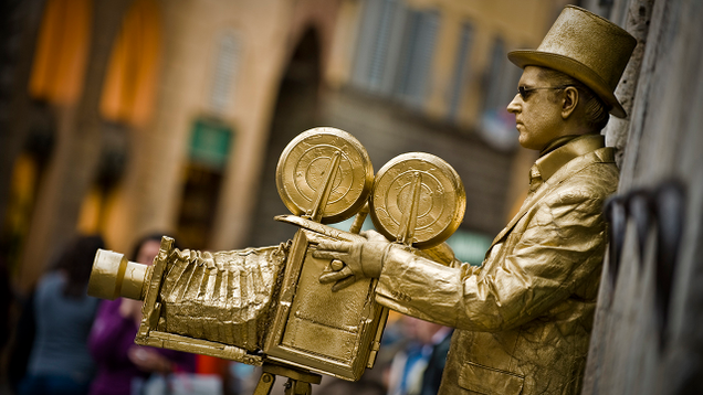 Illustration for article titled 6 Robot Street Performers That Refused To Break Character For A Fucking Second And Tell Me If They Had Seen My Son